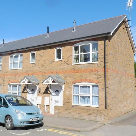 Friars Walk Houses With 2 Bedrooms, 2 Bathrooms, Fast Wi-Fi And Private Parking Sittingbourne Ngoại thất bức ảnh
