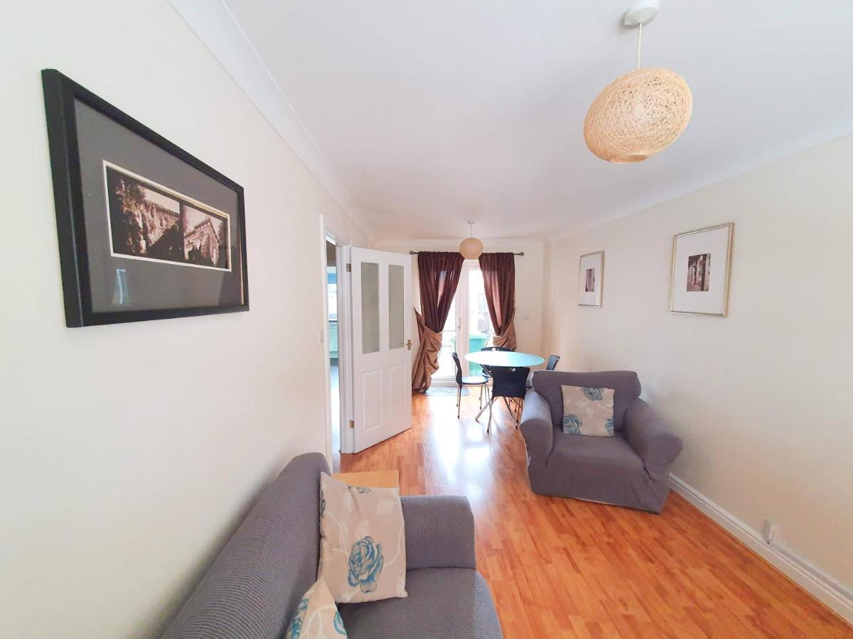Friars Walk Houses With 2 Bedrooms, 2 Bathrooms, Fast Wi-Fi And Private Parking Sittingbourne Ngoại thất bức ảnh