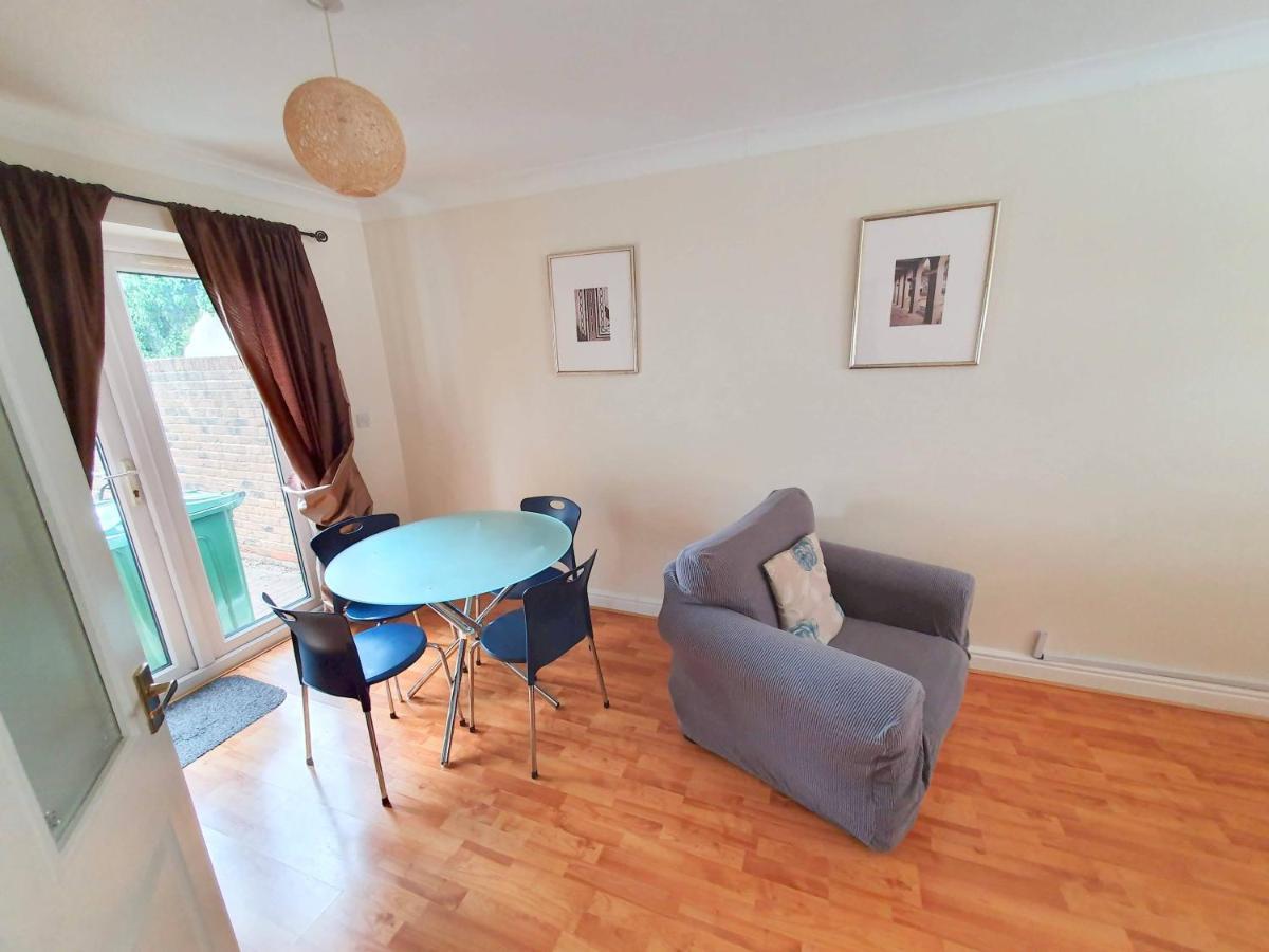 Friars Walk Houses With 2 Bedrooms, 2 Bathrooms, Fast Wi-Fi And Private Parking Sittingbourne Ngoại thất bức ảnh