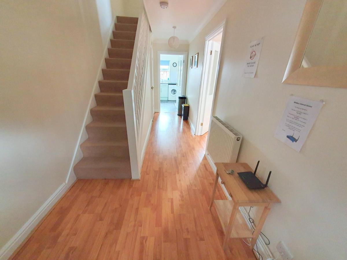 Friars Walk Houses With 2 Bedrooms, 2 Bathrooms, Fast Wi-Fi And Private Parking Sittingbourne Ngoại thất bức ảnh