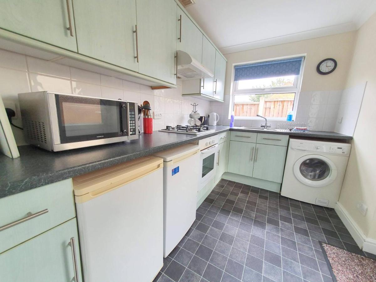 Friars Walk Houses With 2 Bedrooms, 2 Bathrooms, Fast Wi-Fi And Private Parking Sittingbourne Ngoại thất bức ảnh