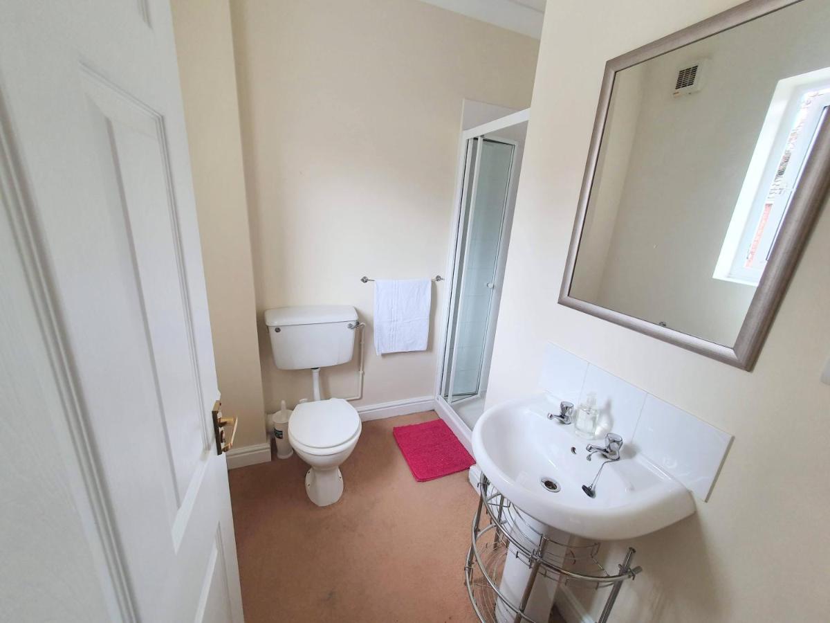 Friars Walk Houses With 2 Bedrooms, 2 Bathrooms, Fast Wi-Fi And Private Parking Sittingbourne Ngoại thất bức ảnh