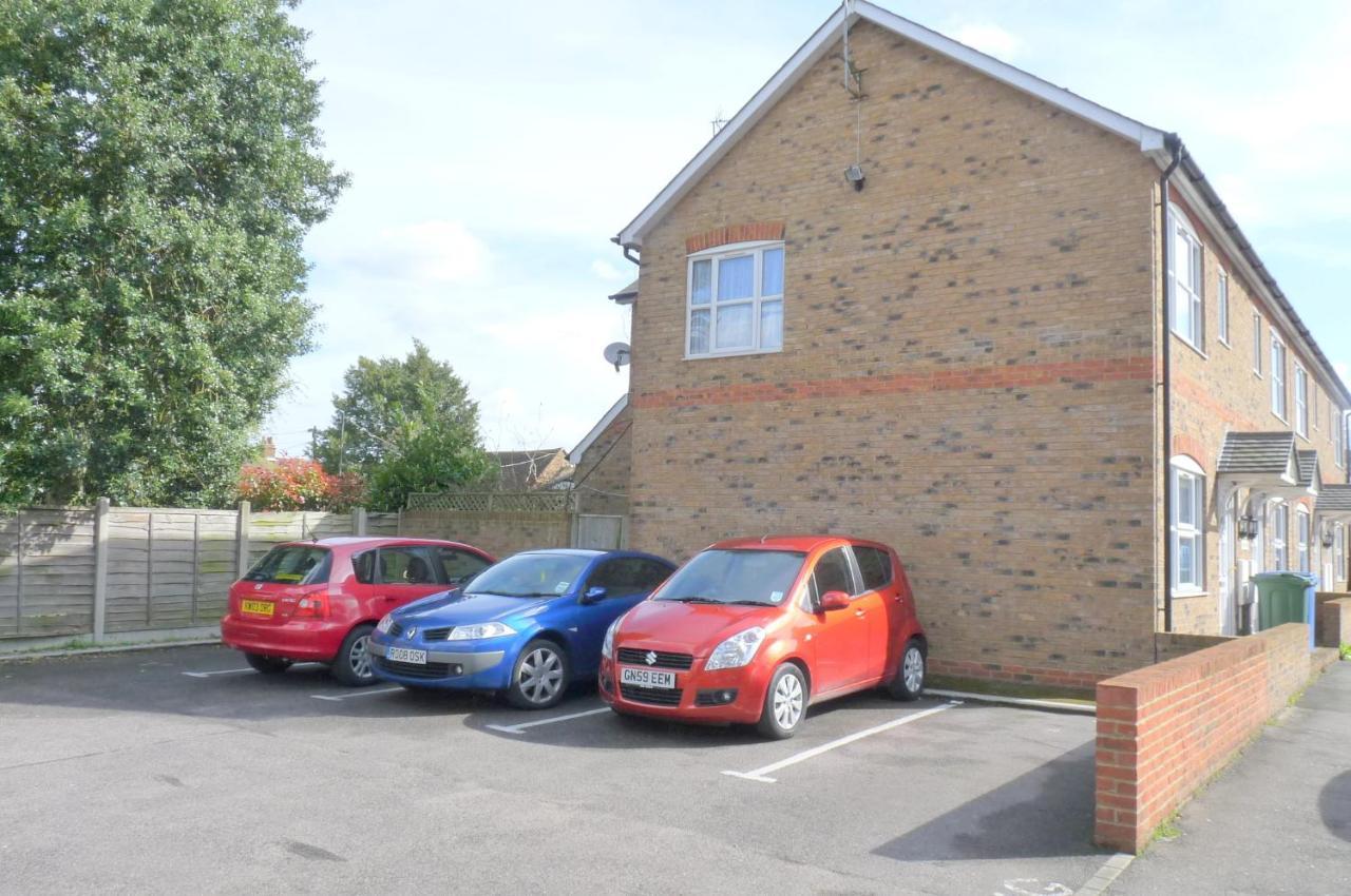 Friars Walk Houses With 2 Bedrooms, 2 Bathrooms, Fast Wi-Fi And Private Parking Sittingbourne Ngoại thất bức ảnh