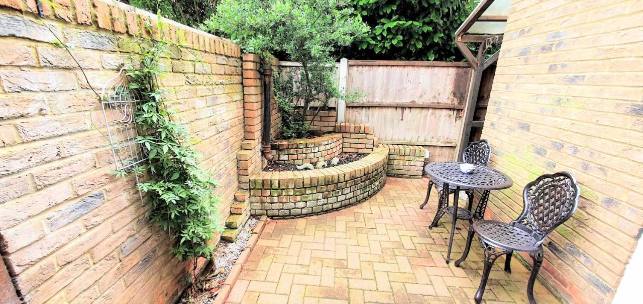 Friars Walk Houses With 2 Bedrooms, 2 Bathrooms, Fast Wi-Fi And Private Parking Sittingbourne Ngoại thất bức ảnh