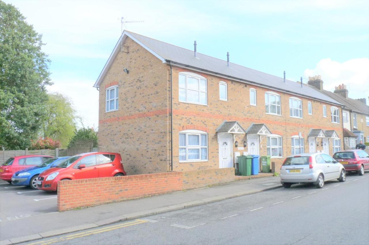 Friars Walk Houses With 2 Bedrooms, 2 Bathrooms, Fast Wi-Fi And Private Parking Sittingbourne Ngoại thất bức ảnh