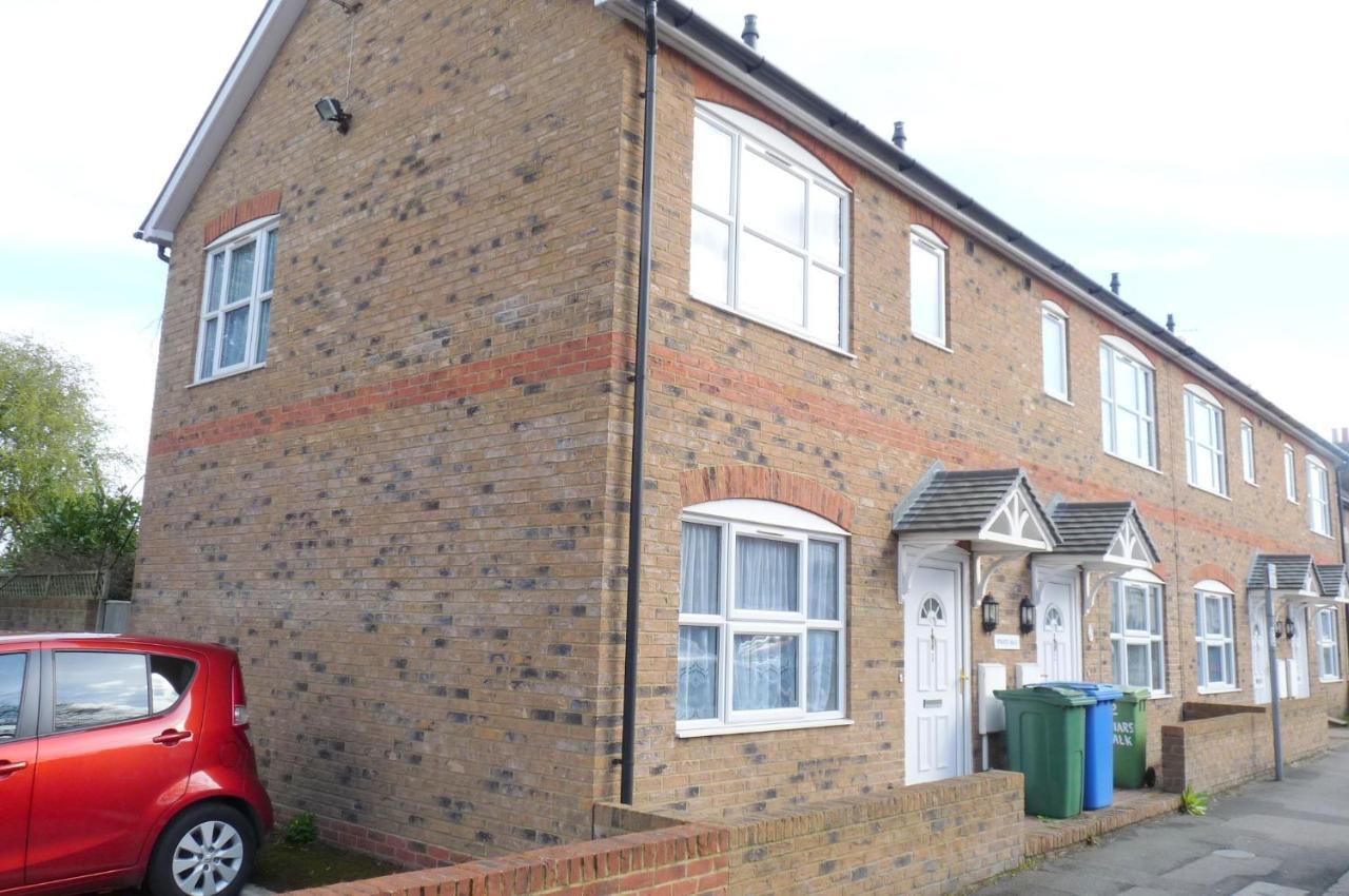 Friars Walk Houses With 2 Bedrooms, 2 Bathrooms, Fast Wi-Fi And Private Parking Sittingbourne Ngoại thất bức ảnh