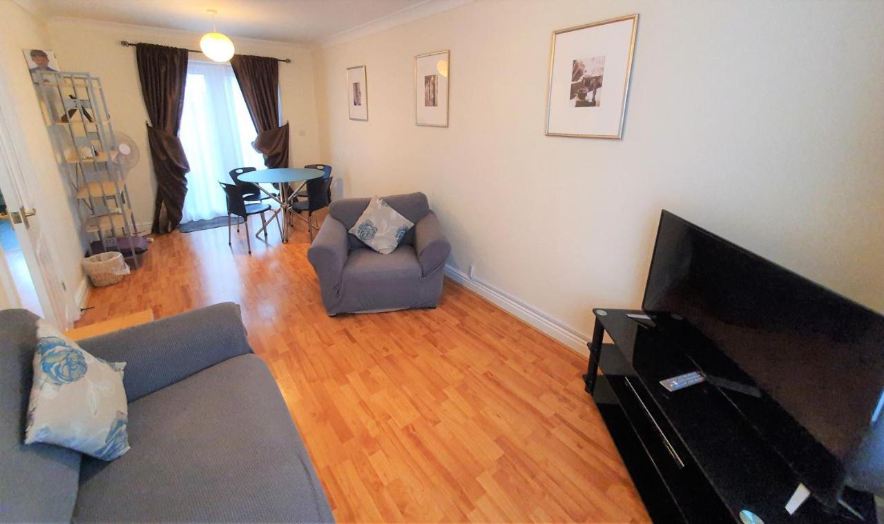 Friars Walk Houses With 2 Bedrooms, 2 Bathrooms, Fast Wi-Fi And Private Parking Sittingbourne Ngoại thất bức ảnh